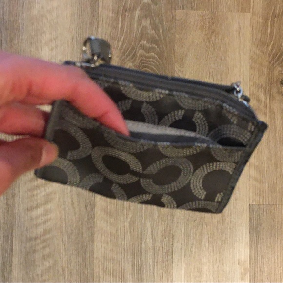 *COACH* Wristlet! - Picture 4 of 10